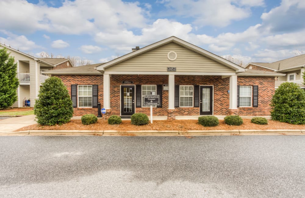 Exterior buidling at Highland Ridge Apartment Homes in High Point, North Carolina