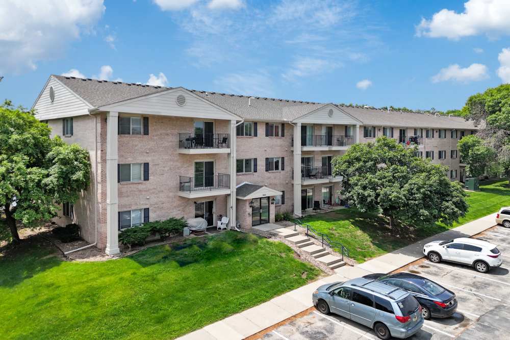 Exterior view of apartments at Cambridge Court Apartments in West Des Moines, Iowa