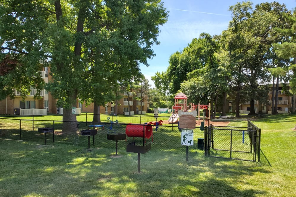 BBQ area next to dog park at The Glendale Residence in Lanham, Maryland