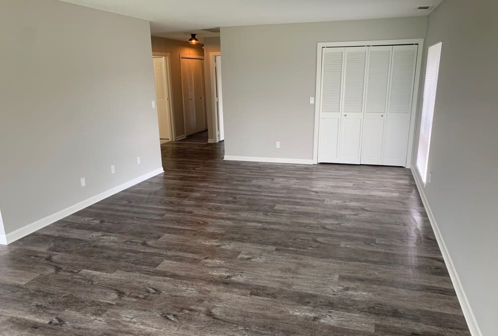 Master bedroom at Regency Lakeside Apartment Homes