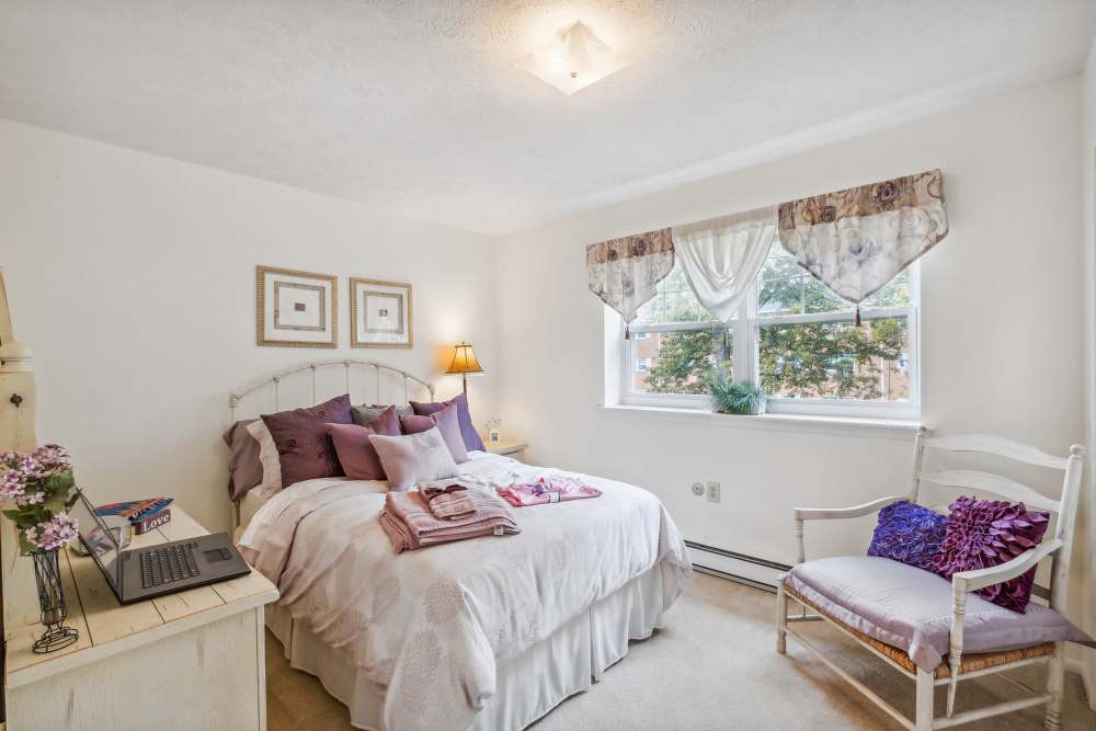 1 & 2 Bedrooms in Allison Park in Allegheny County Presidential Arms