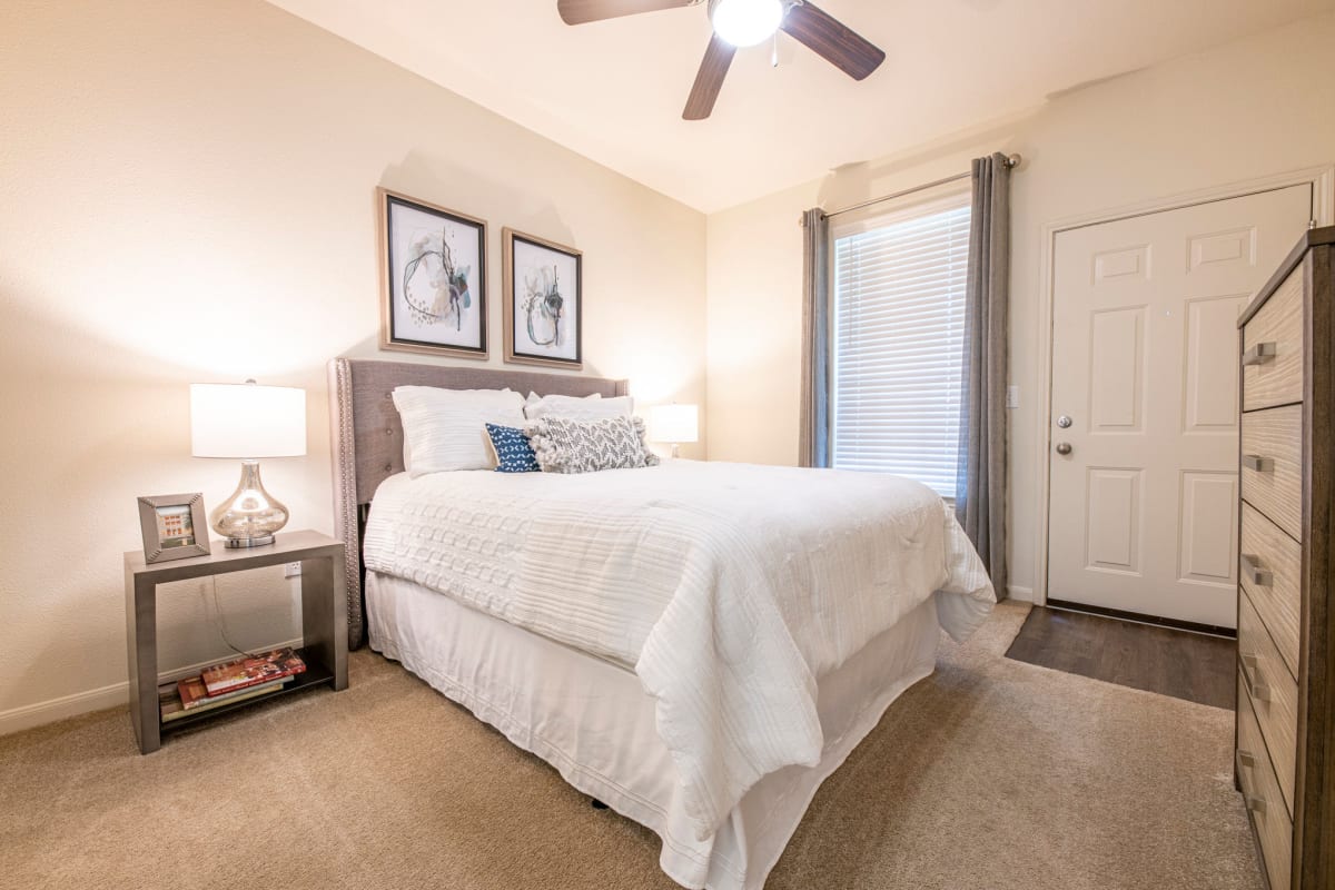 A furnished apartment bedroom at The Highland Club in Baton Rouge, Louisiana