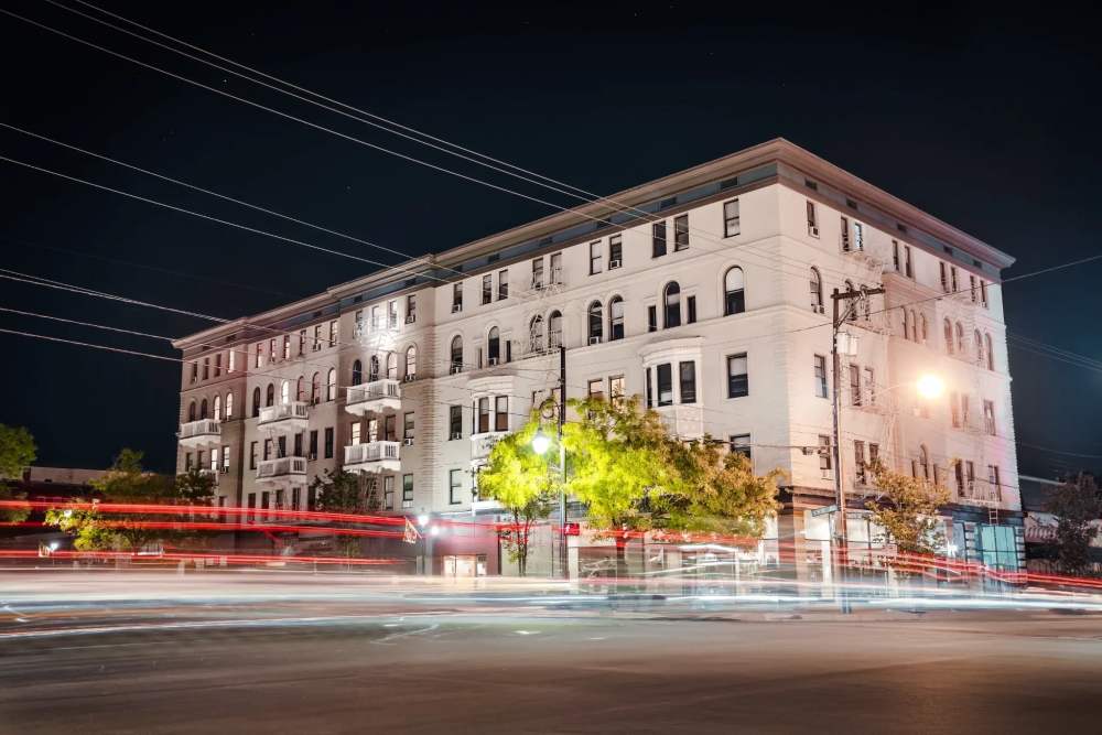Building exterior at night at À L'aise Hyde Park in Cincinnati, Ohio