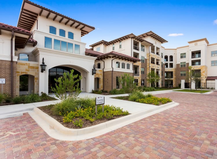 Front view at Villas at the Rim in San Antonio, Texas