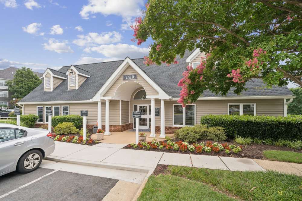 Leasing office at Dulles Center Apartments in Herndon, Virginia