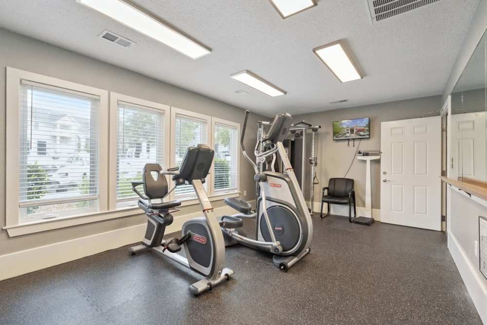 Fitness center at Dulles Center Apartments in Herndon, Virginia