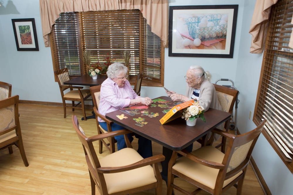 residents doing a puzzle together at Country Manor Memory Care in Davenport, Iowa.