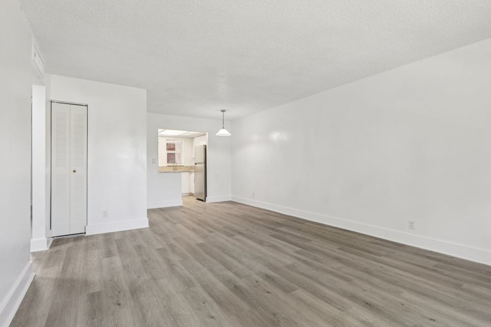 Spacious apartment at El Jardin Apartments in Hollywood, Florida