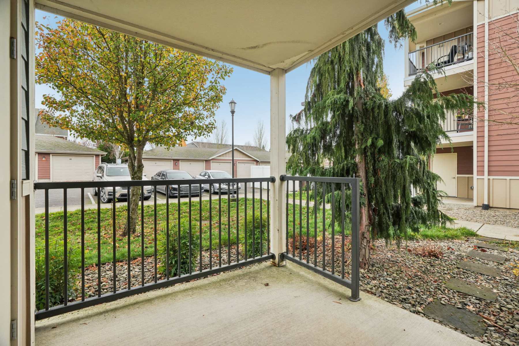 Front yard at Copper Lane in Vancouver, Washington