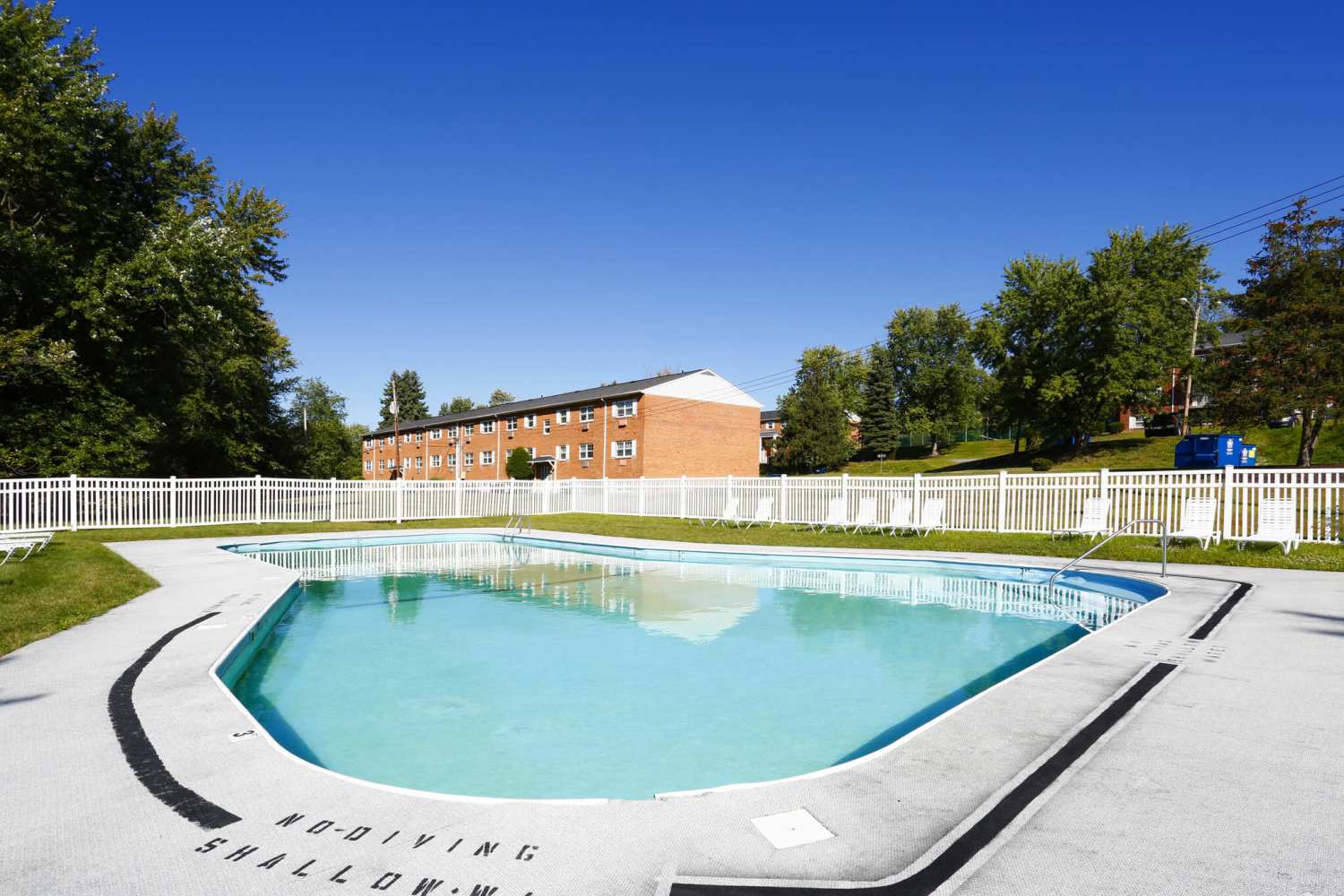 Apartments in Allison Park, PA in Allegheny County Presidential Arms