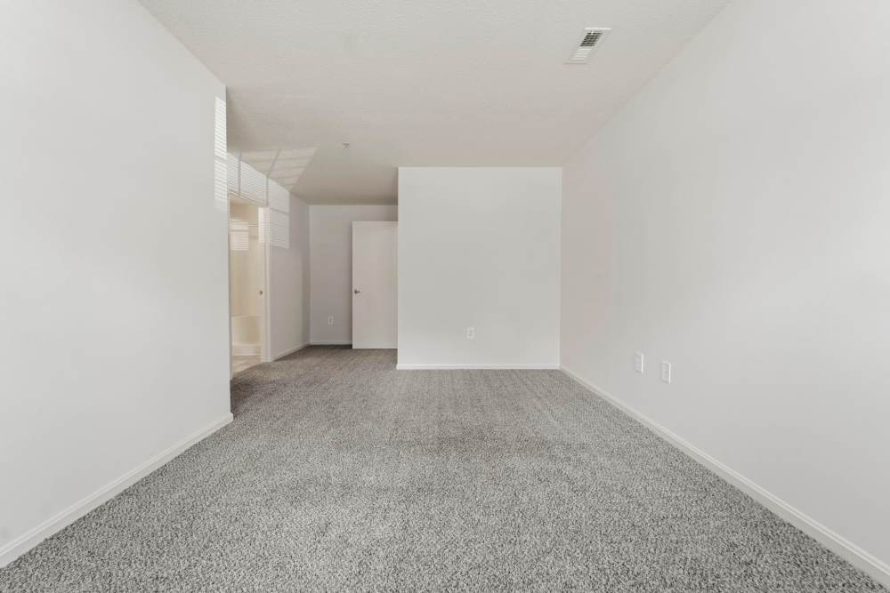 Unfurnished living room at Dulles Center Apartments in Herndon, Virginia