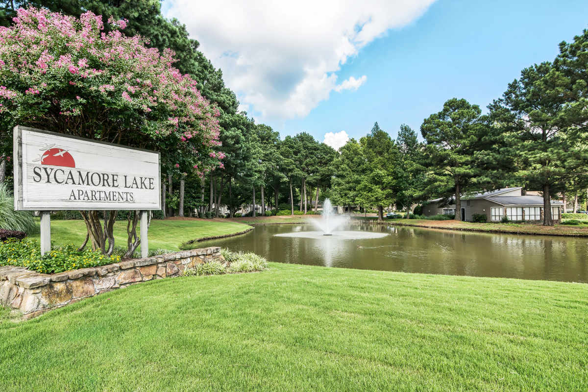 Enjoy the outdoors Sycamore Lake in Memphis, Tennessee