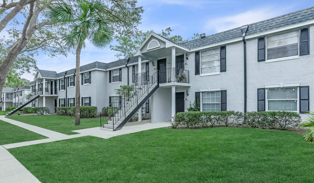 Green lawn outside of Magnolia Court in Orlando, Florida