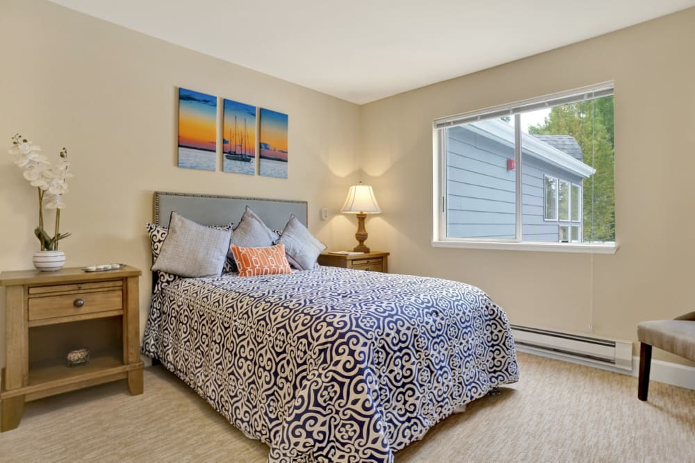 Bedroom in apartment at Mountlake Terrace Plaza in Mountlake Terrace, Washington