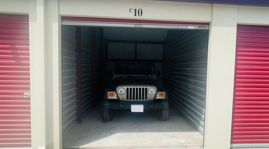 Auto storage available at Signature Self Storage in Des Moines, {location_state}}