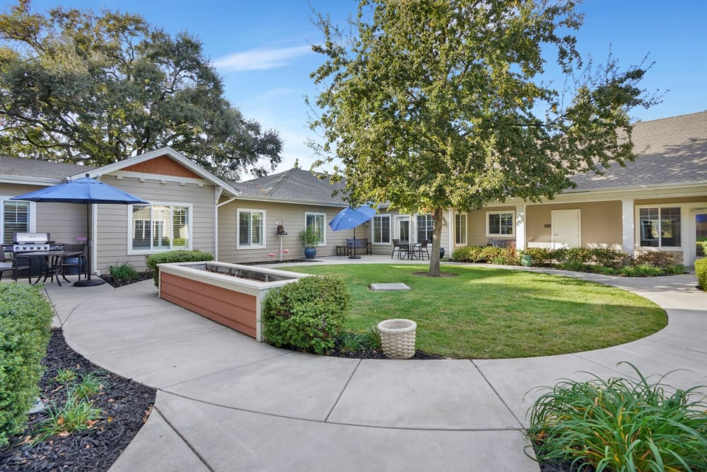 Back courtyard area at The Commons at Elk Grove in Elk Grove, California