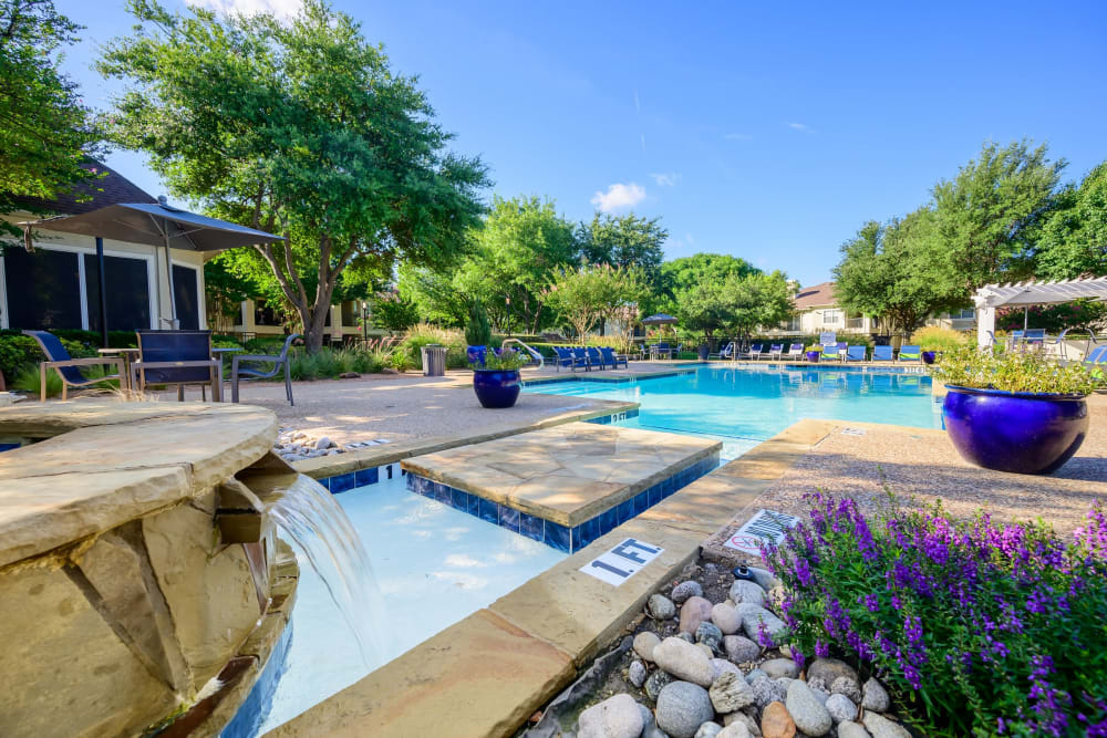 Fountain flowing into the pool at 23Hundred @ Ridgeview in Plano, Texas