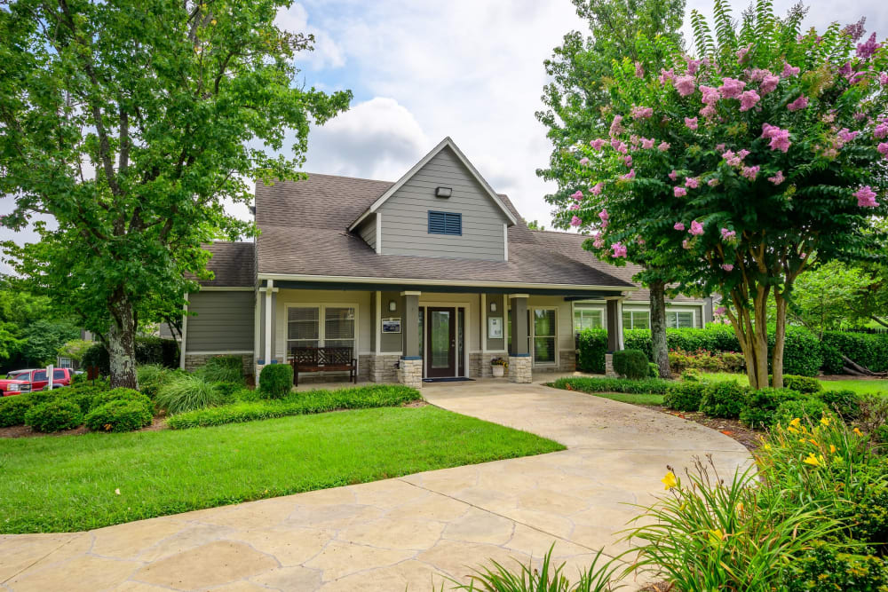 Beautifully manicured landscaping at The Hamilton in Hendersonville, Tennessee