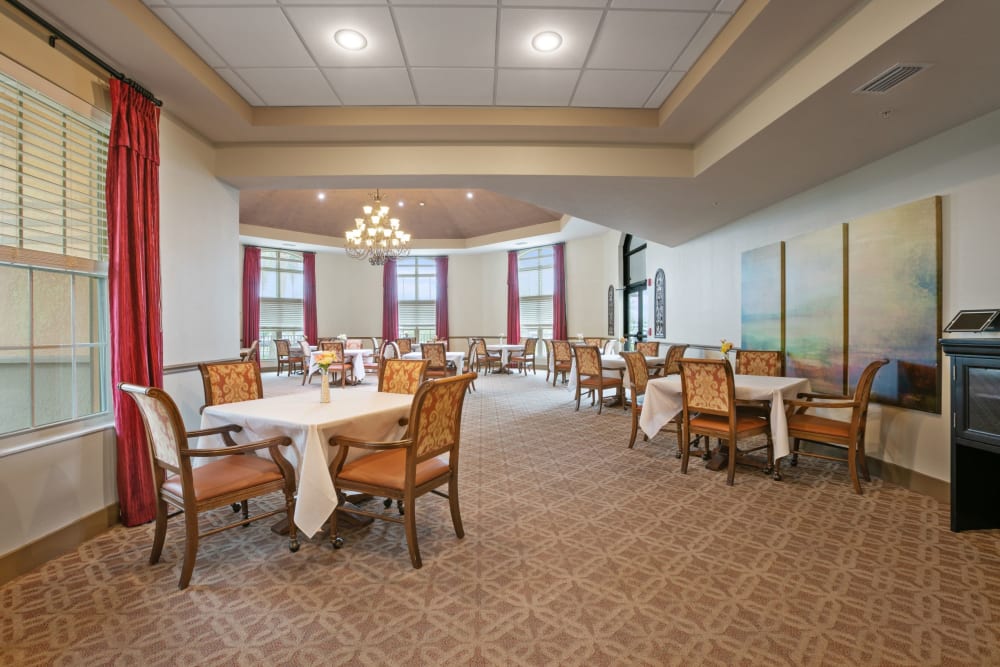 Resident dining room at Merrill Gardens at Solivita Marketplace in Kissimmee, Florida. 