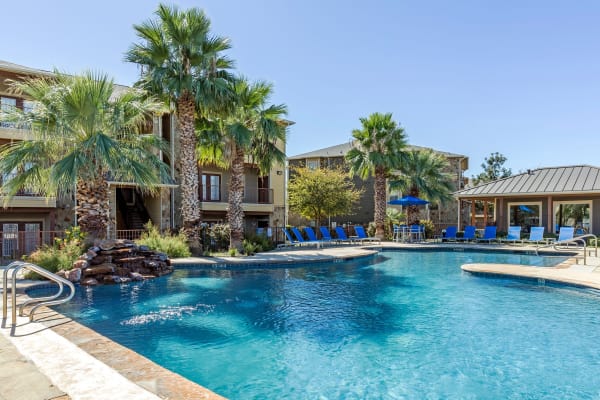 Swimming pool at Azul Apartment Homes in San Antonio, TX