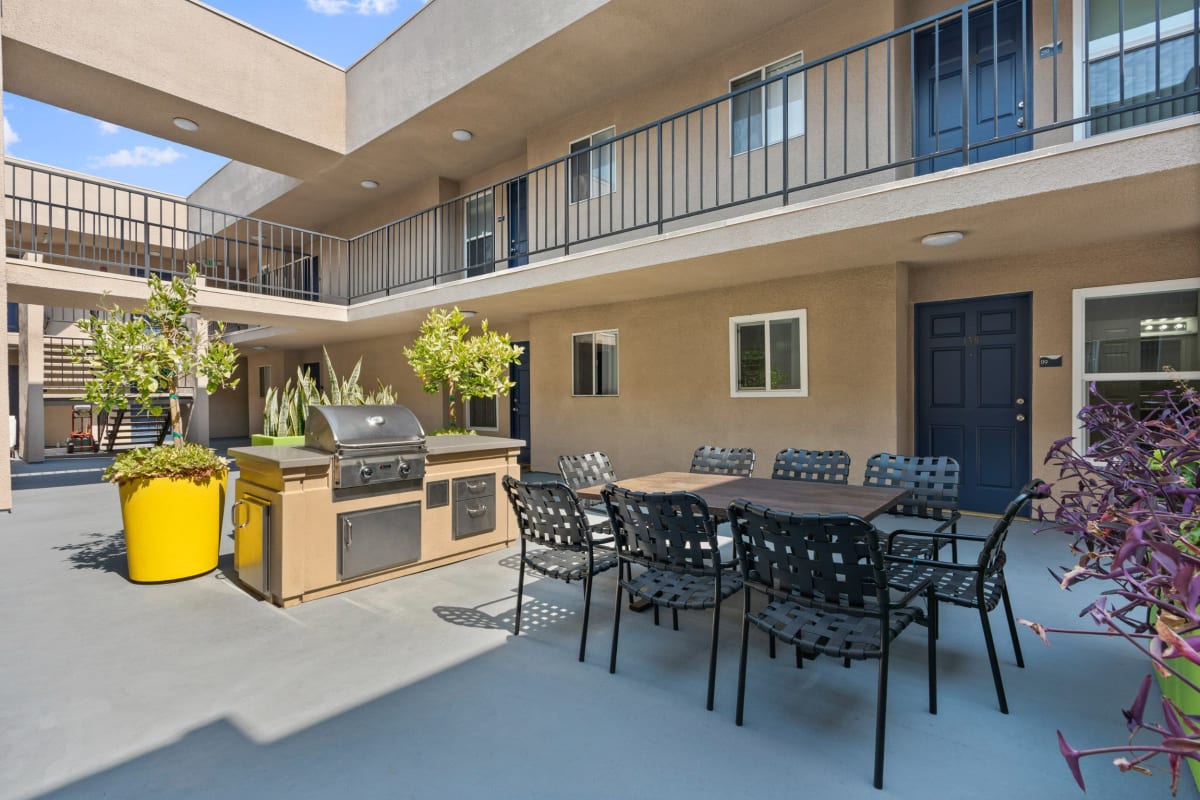 Stylish courtyard with barbeque at Playa Marina, Los Angeles, California