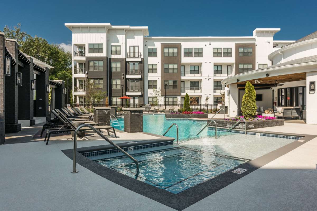 Swimming pool at Vintage Gateway, Murfreesboro, Tennessee