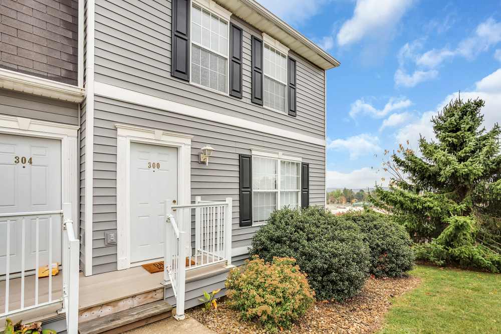 Well maintained lawn at Traverse Commons in Indiana, Pennsylvania