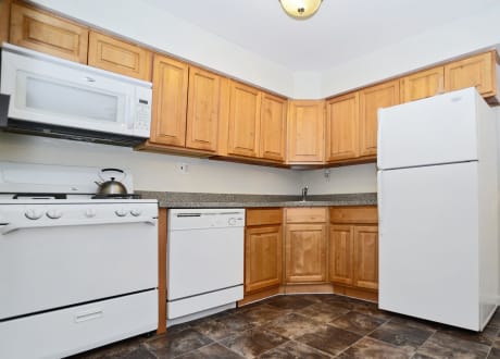 The Fairways Apartment Homes offers a fully equipped kitchen in Blackwood, NJ
