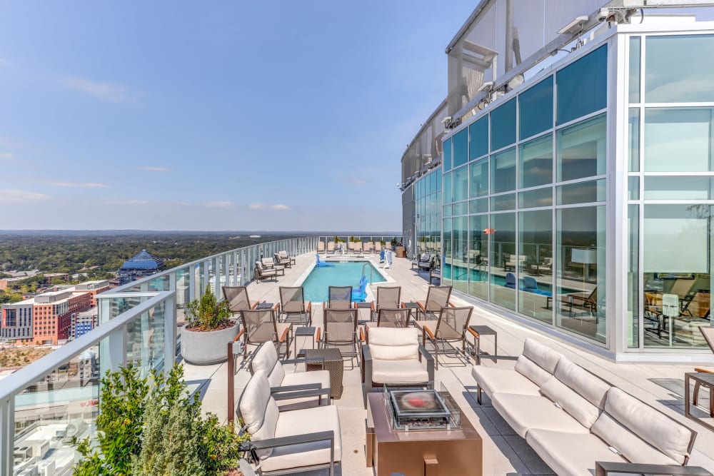 Rooftop pool and firepit at One City Center in Durham, North Carolina