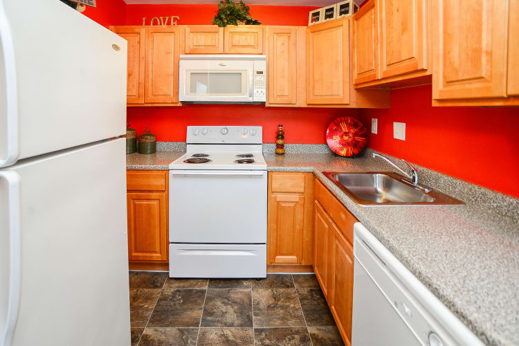 Hyde Park Apartment Homes offers a modern kitchen in Bellmawr, New Jersey
