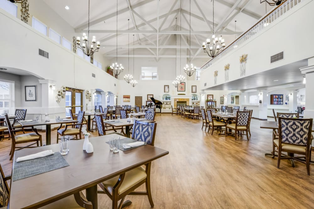 Tall ceilings and hardwood floors in dining area at Merrill Gardens at Sheldon Park in Eugene, Oregon 