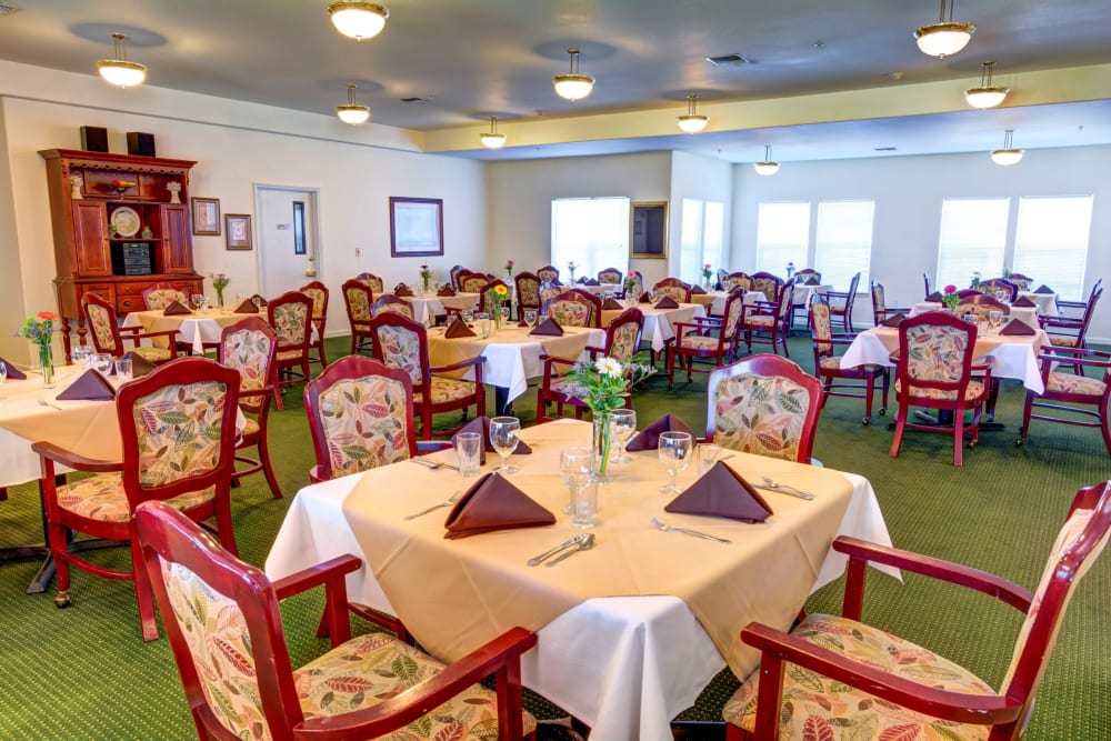 Community dining room at Morrow Heights Assisted Living in Rogue River, Oregon