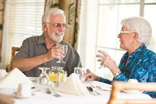 Residents dining together at our senior living community in New Orleans