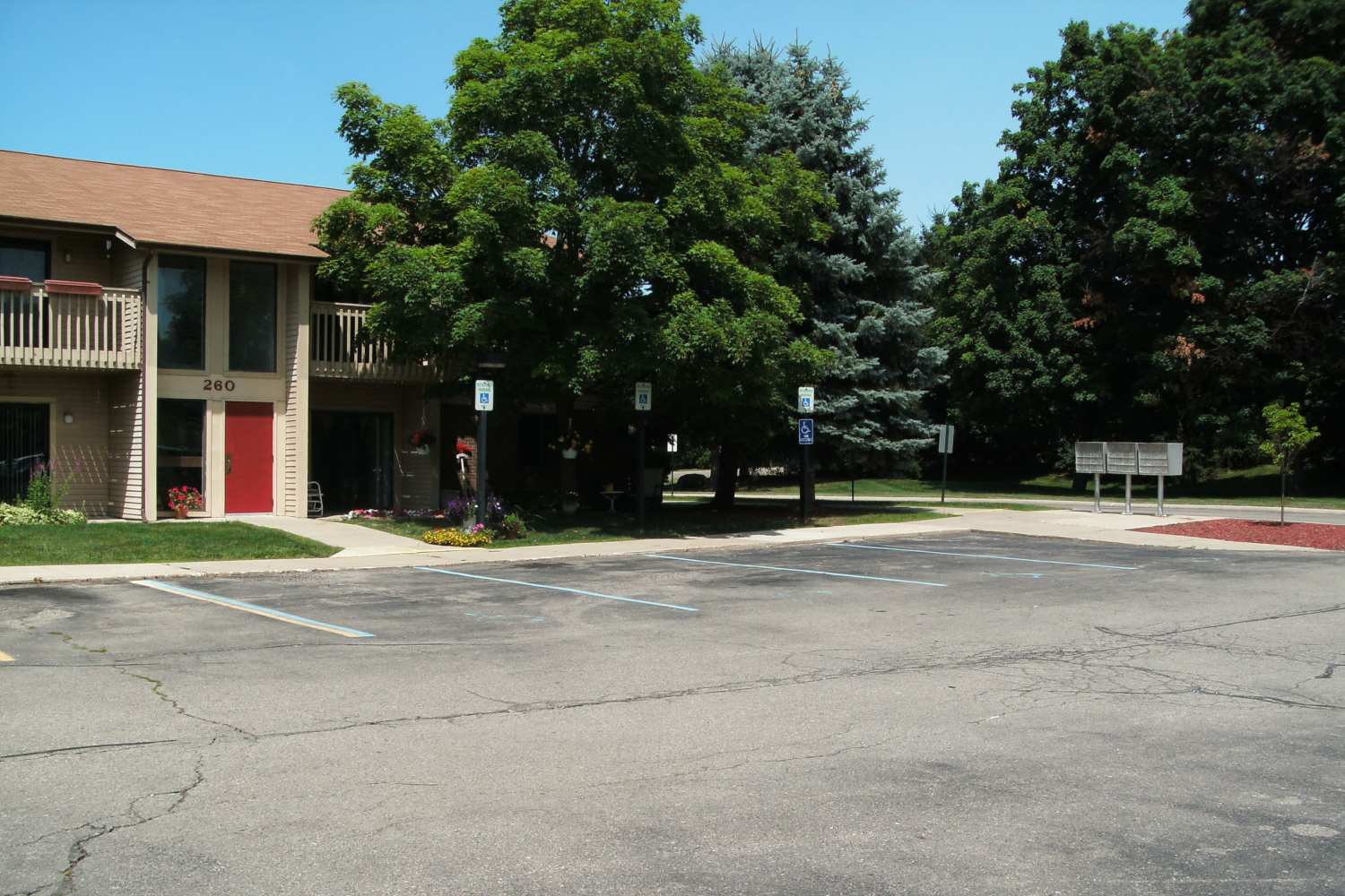 Exterior of the apartment at Maple Heights Apartments in Saline, Michigan