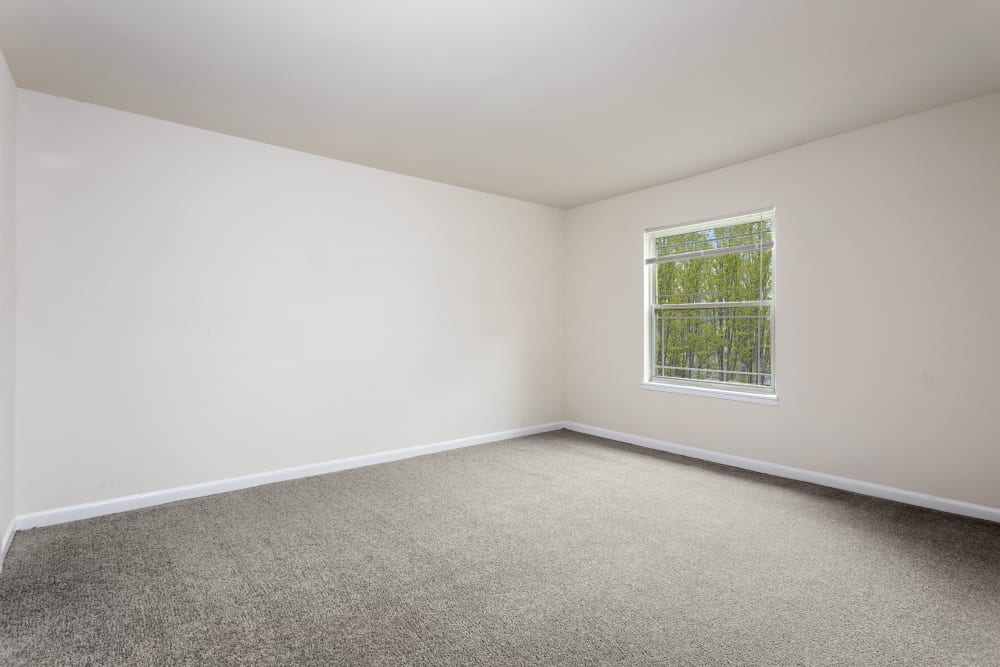 Spacious master bedroom at Creekside Village in Alexandria, Virginia