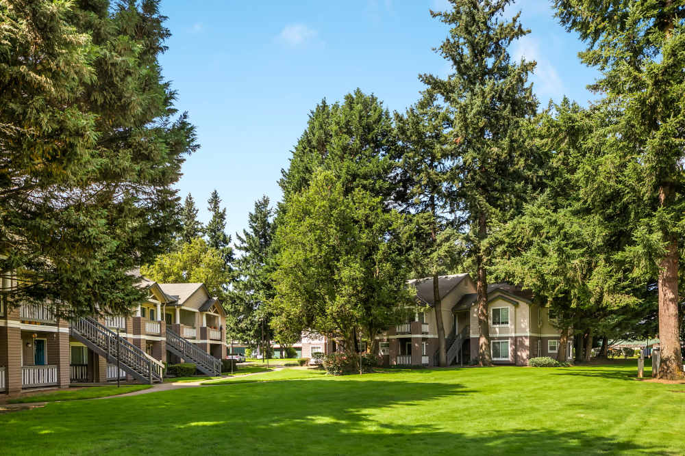 Community exterior with green lawn at Autumn Chase Apartments in Vancouver, Washington