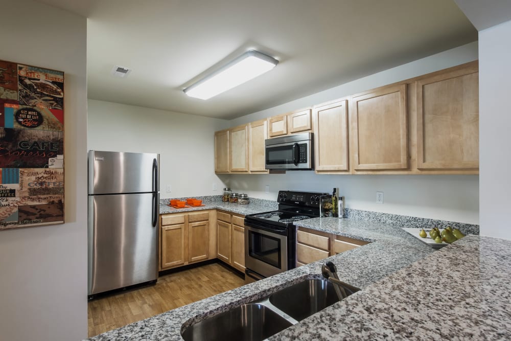 Kitchen with granite countertops at Lakewood Park Apartments in Lexington, Kentucky