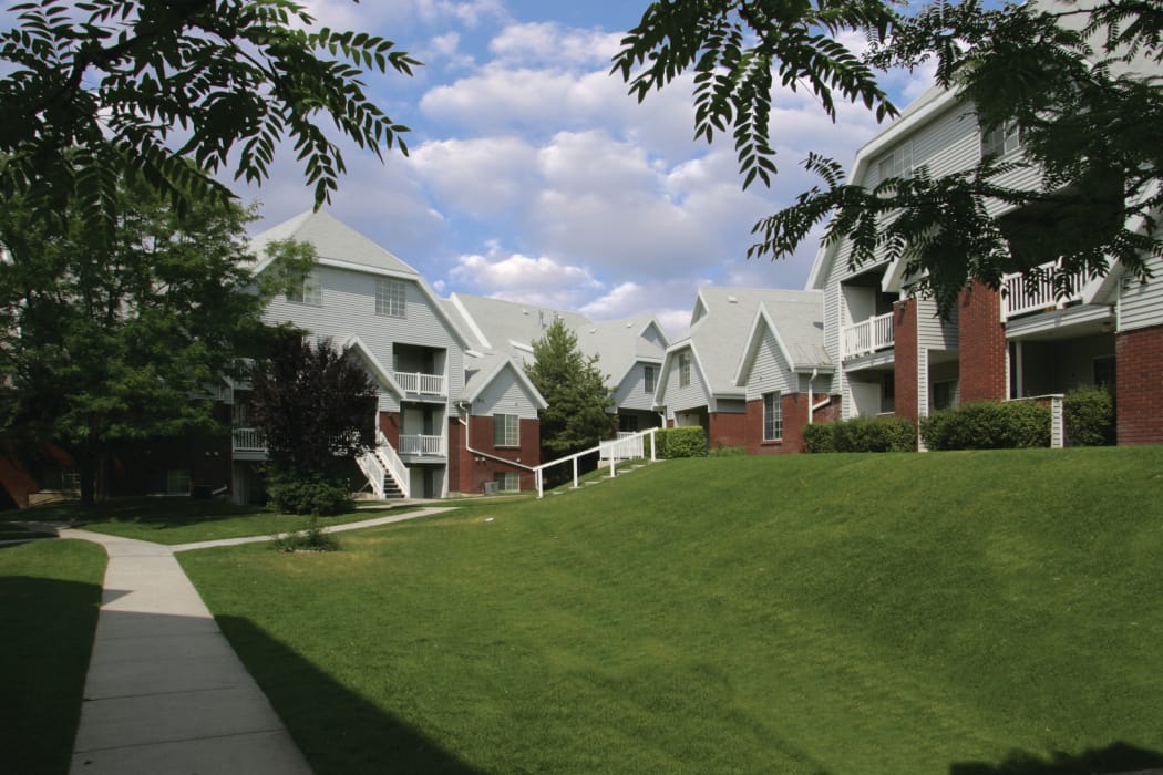Exterior view of the Windgate Apartments community in Bountiful