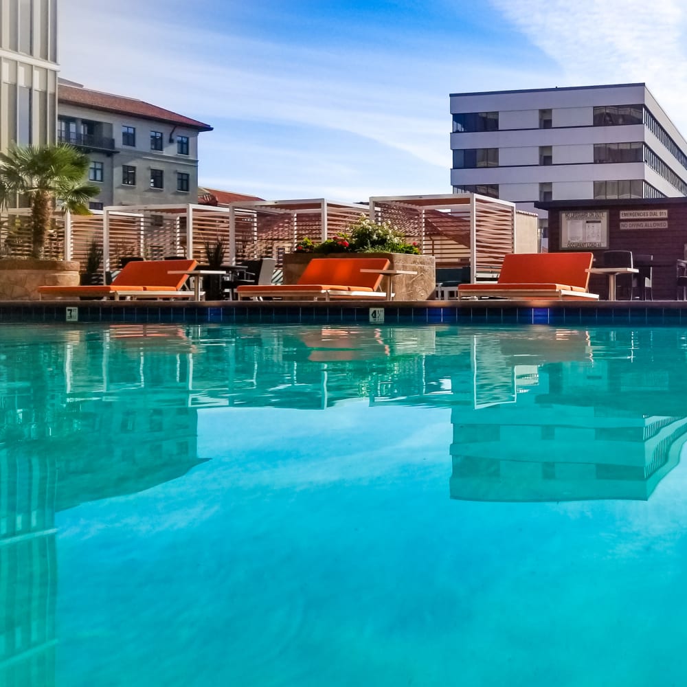 Sparkling swimming pool at Two50 Downtown in San Mateo, California