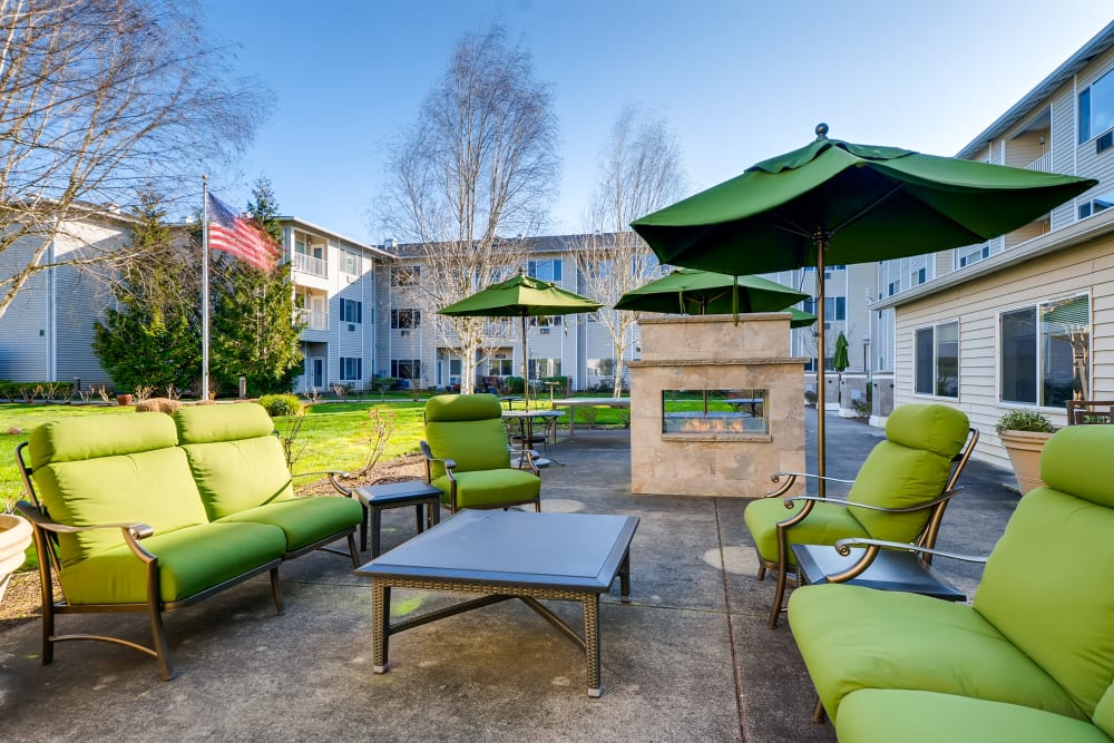 Patio with furnishings at Vancouver Pointe in Vancouver, Washington.