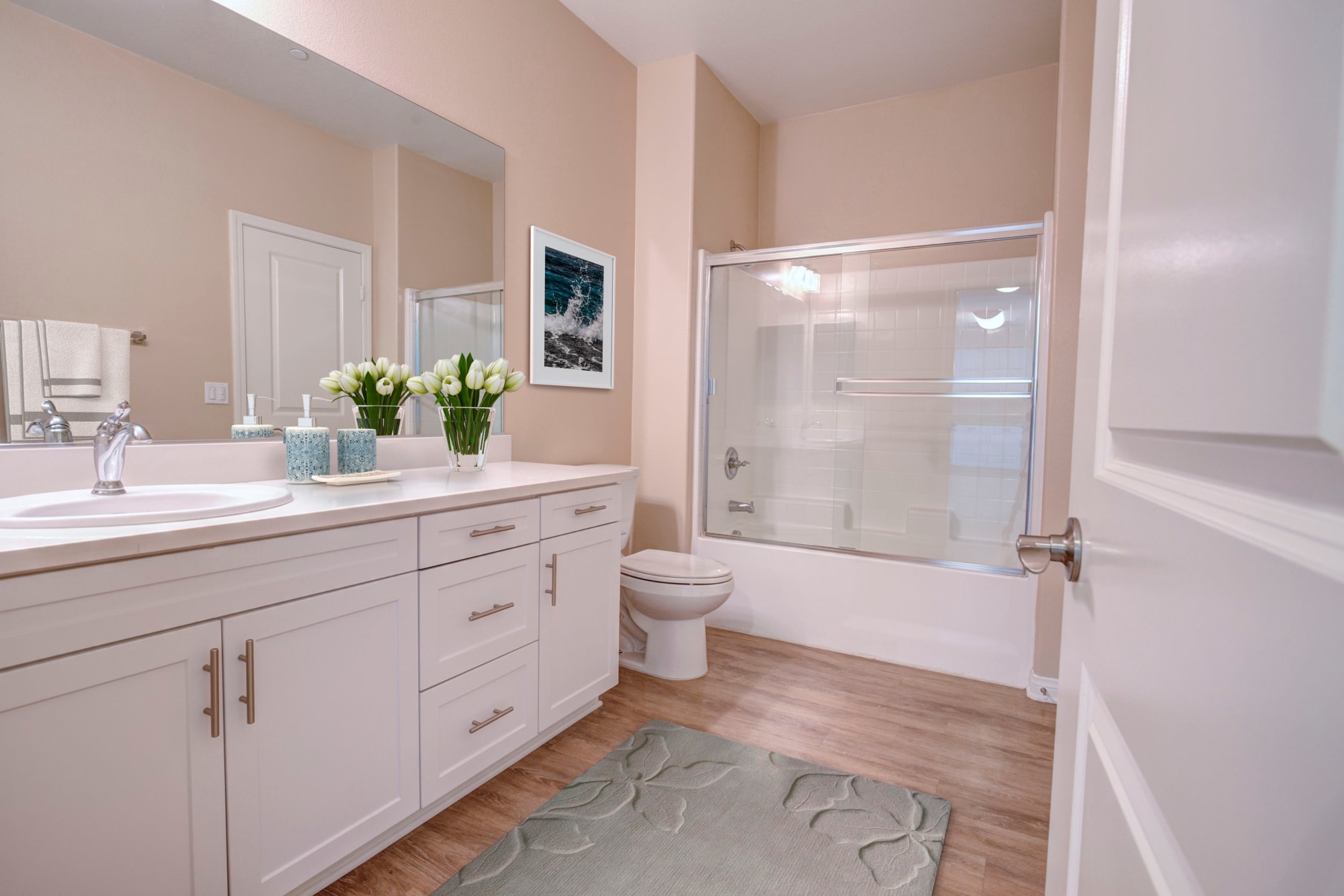 A spacious apartment bathroom in Palisades Sierra Del Oro in Corona, California
