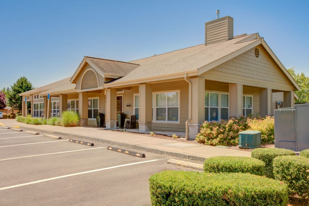 Exterior parking at Evergreen Senior Living in Eugene, Oregon. 