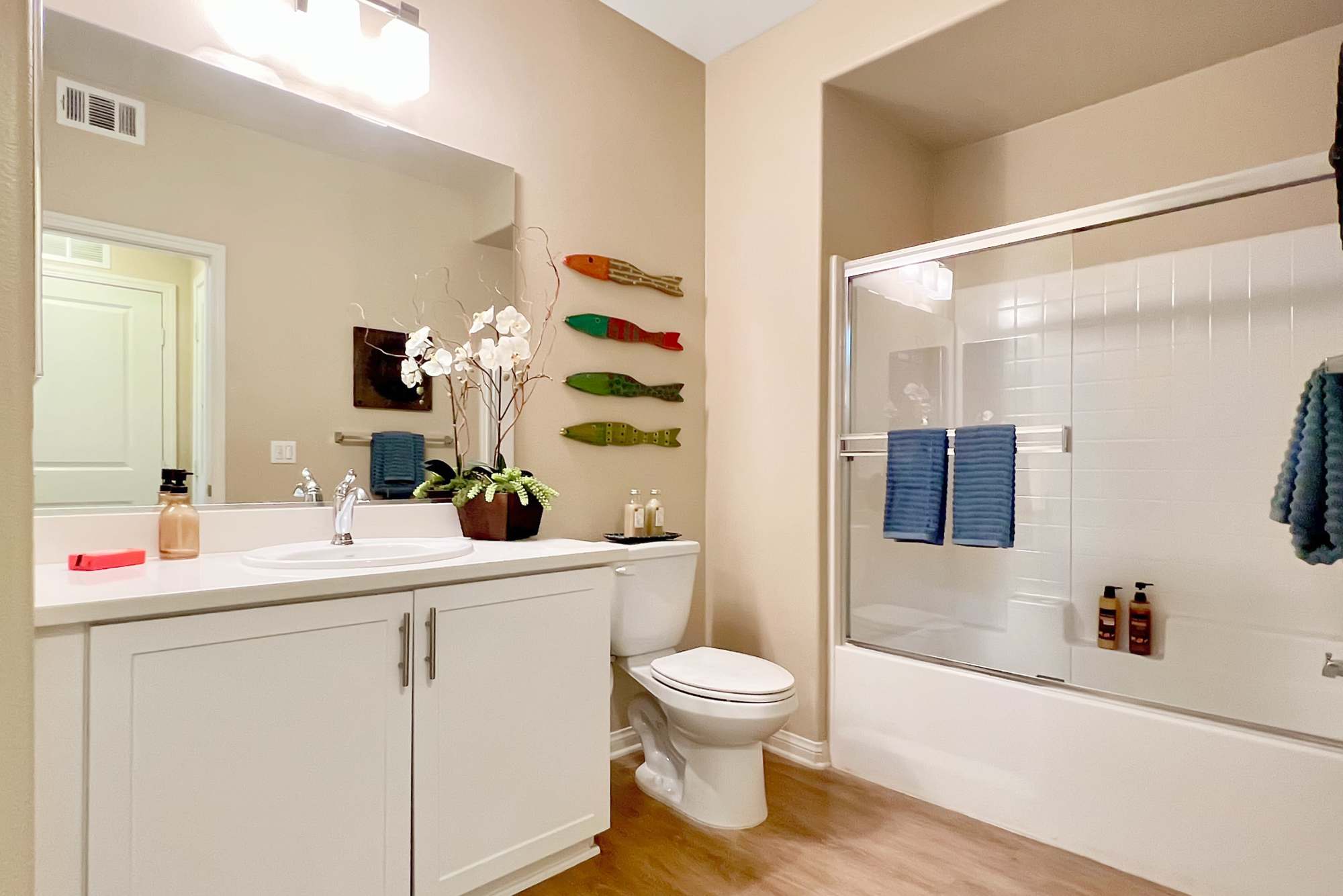 A spacious apartment bathroom in Palisades Sierra Del Oro in Corona, California