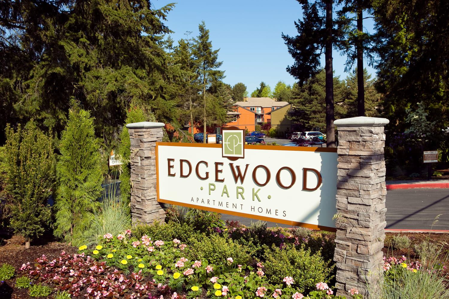 Front entrance sign at Edgewood Park Apartments in Bellevue, Washington