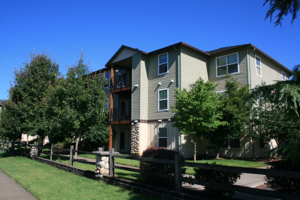 Exterior view of our apartments at Stone Ridge in Eugene, OR