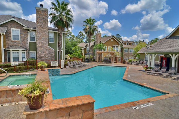 Swimming pool at Hyde Park at Lake Wyndemere in The Woodlands, TX