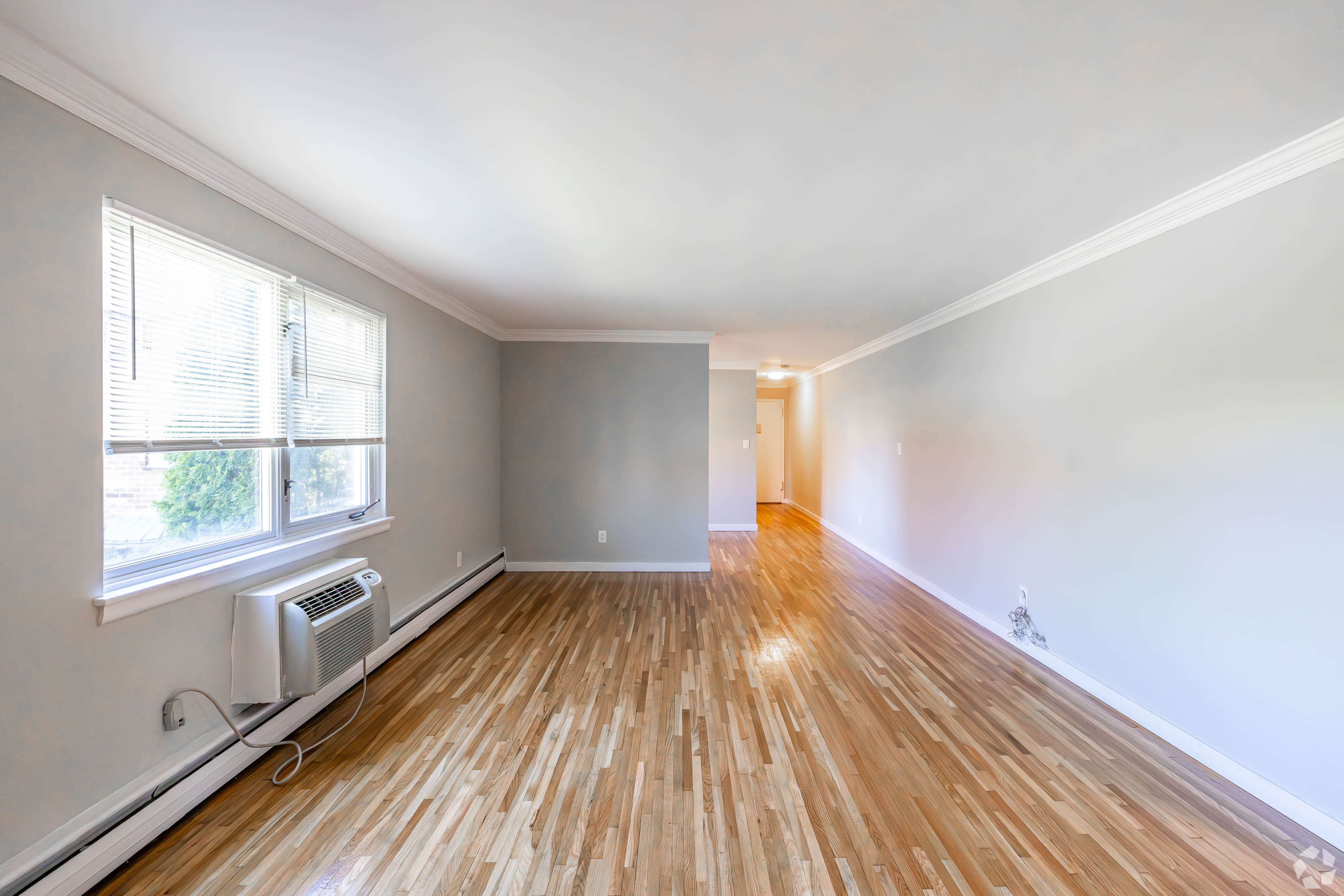 2BR, 2BA - 1295 Sq Ft (Living Room)