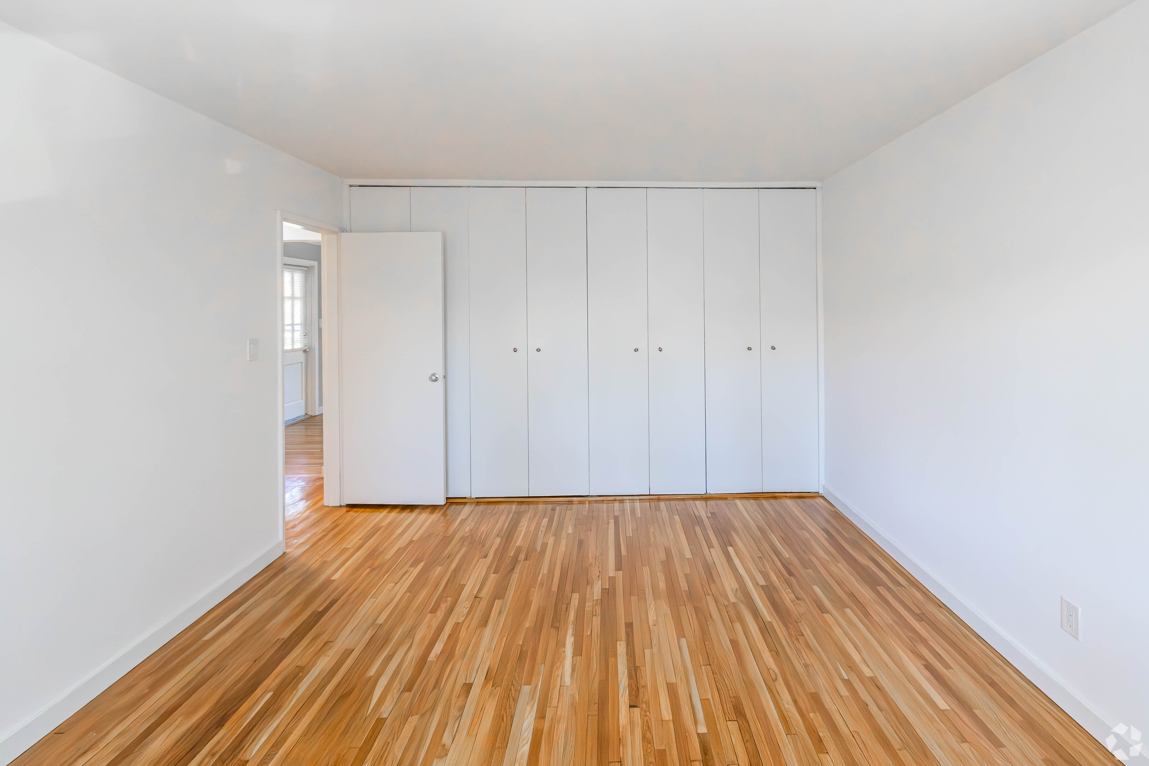 2BR, 2BA - 1295 Sq Ft (Primary Bedroom)