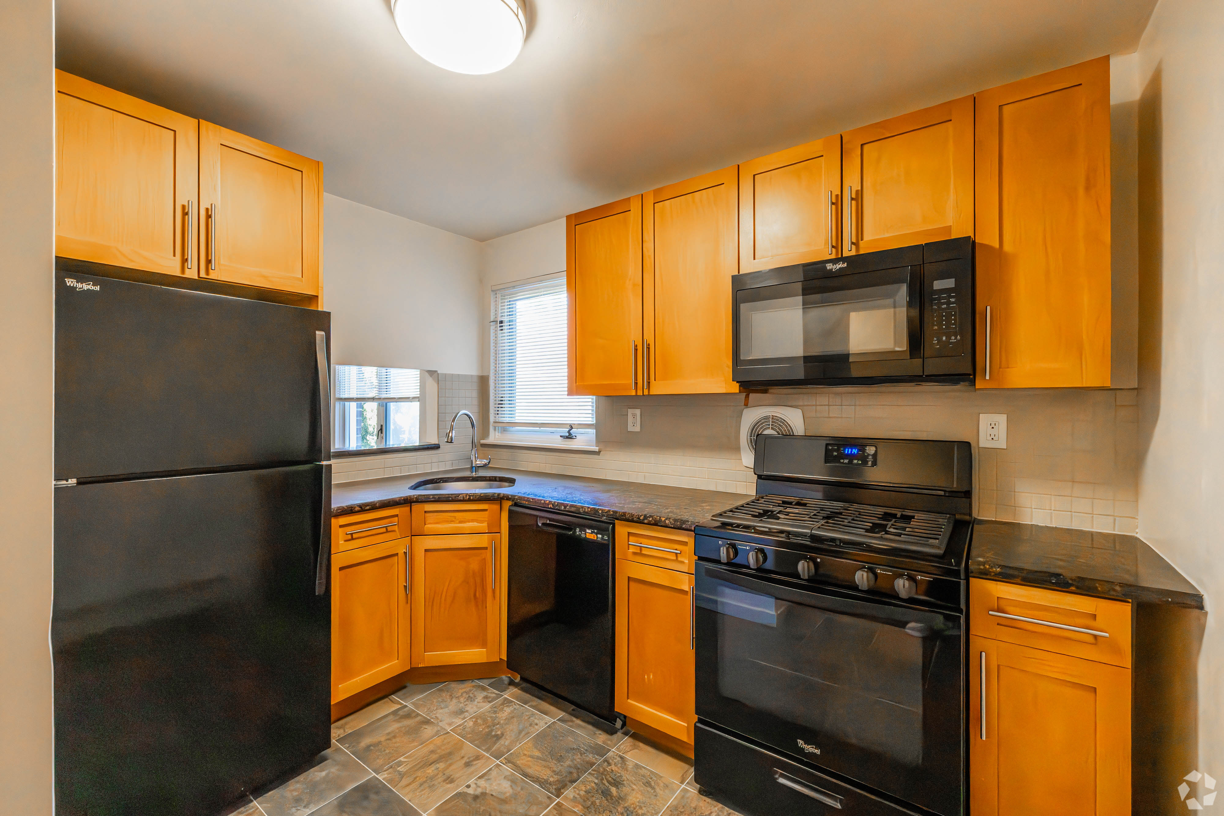 2BR, 2BA - 1295 Sq Ft (Kitchen)