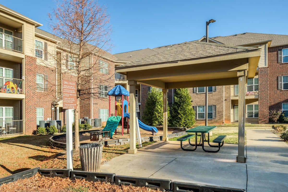 Exterior view of an apartment at Autumn Glen in Gaffney, South Carolina